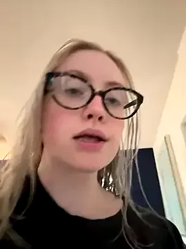 _Alicee_1 – webcam model profile photo Image 7