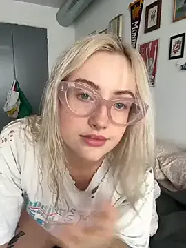 _Alicee_1 – webcam model profile photo Image 8