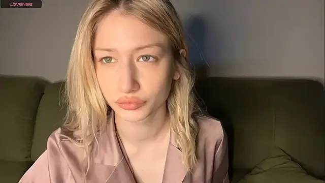 IvettePrice – webcam model profile photo Image 2