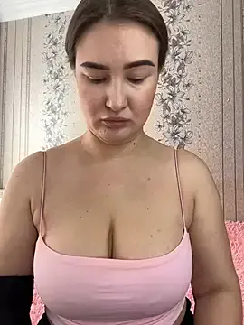 SelenaBigTits Image 3
