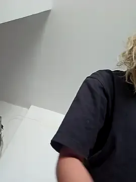 zui_lu – webcam model profile photo Image 12