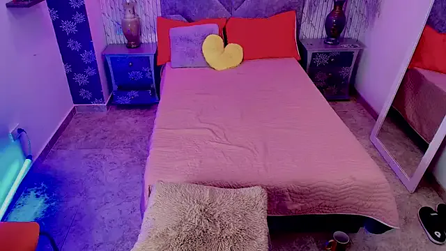 roouse – webcam model profile photo Image 9