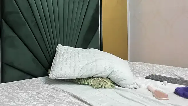 Emily_brown04 – webcam model profile photo Image 1