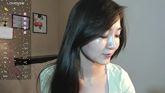 AmaraLisse – webcam model profile photo Image 2