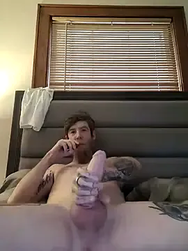 LT-333 – webcam model profile photo Image 4