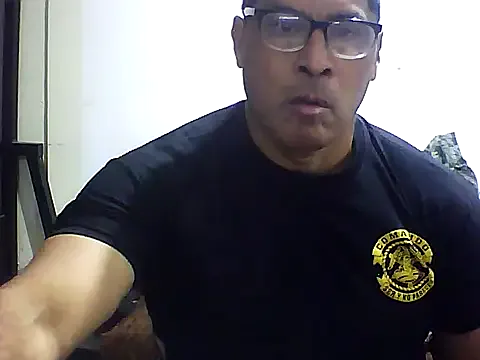 roouse – webcam model profile photo Image 17