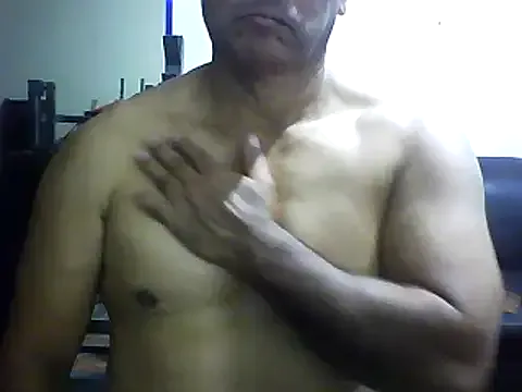 roouse – webcam model profile photo Image 4