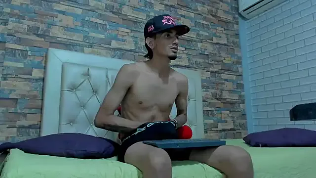 roouse – webcam model profile photo Image 19