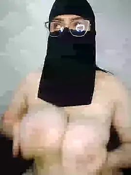 maataaan – webcam model profile photo Image 8