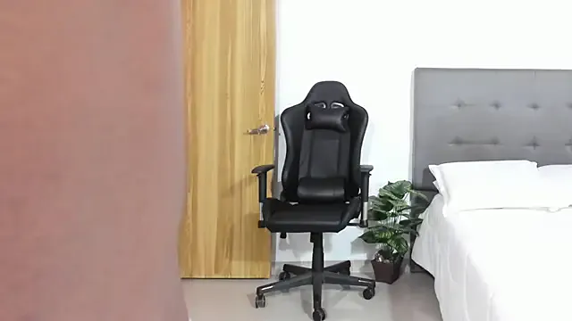 _Alicee_1 – webcam model profile photo Image 9