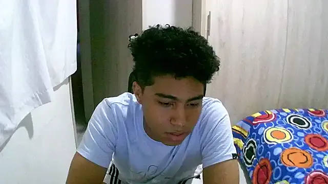 zui_lu – webcam model profile photo Image 6