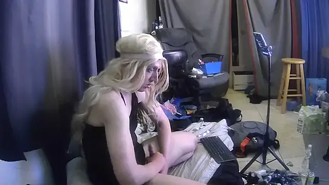 LT-333 – webcam model profile photo Image 2