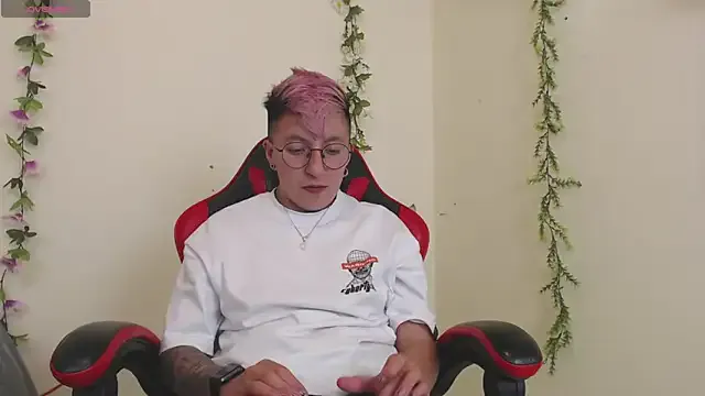 Mia--meow – webcam model profile photo Image 10