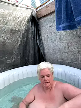roouse – webcam model profile photo Image 8