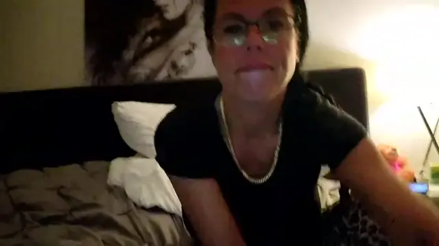 oypo – webcam model profile photo Image 6