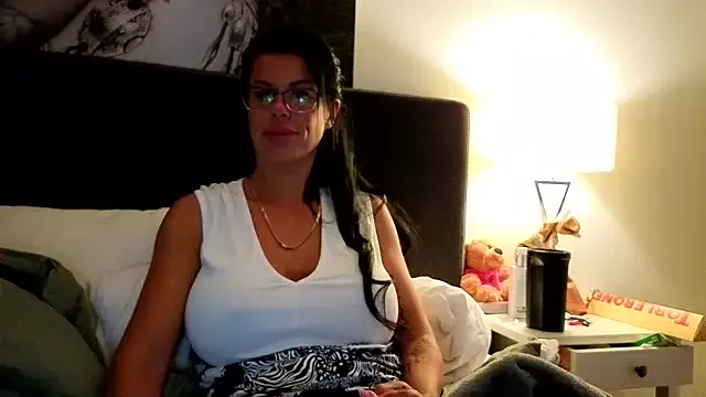 oypo – webcam model profile photo Image 9