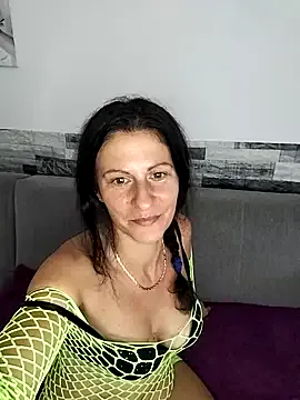 zui_lu – webcam model profile photo Image 17