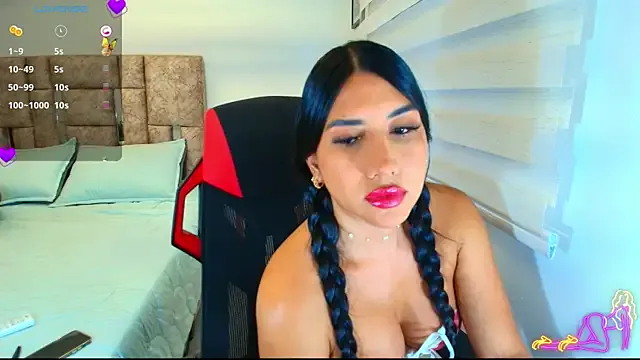 roouse – webcam model profile photo Image 5