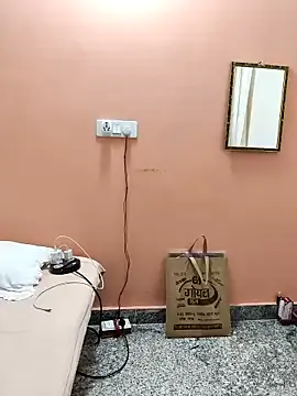 LT-333 – webcam model profile photo Image 10