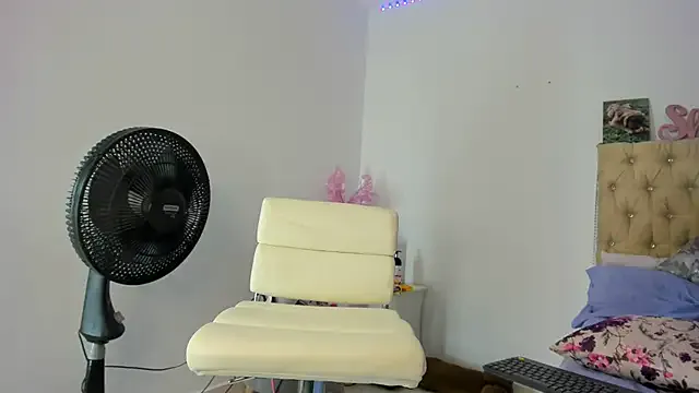 GiselleParton – webcam model profile photo Image 8