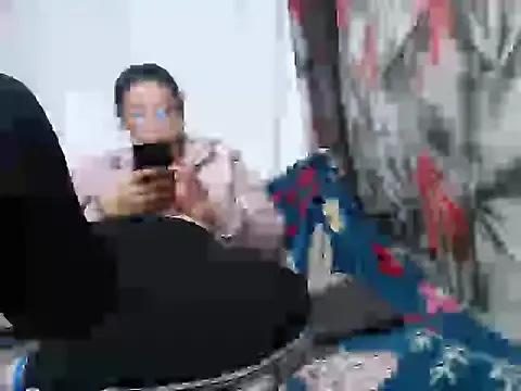 roouse – webcam model profile photo Image 19