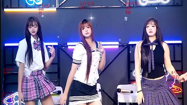 RollDolls – webcam model profile photo Image 4