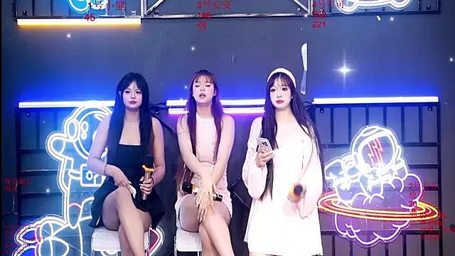 RollDolls – webcam model profile photo Image 5