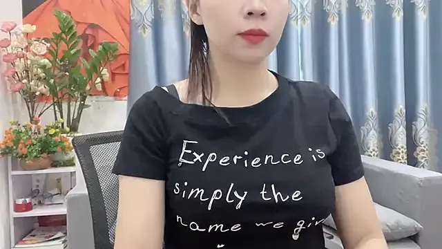 Yasmina – webcam model profile photo Image 12