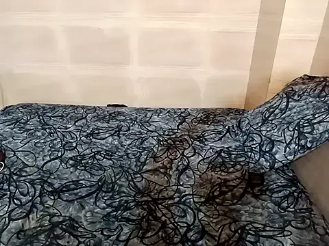 zui_lu – webcam model profile photo Image 2