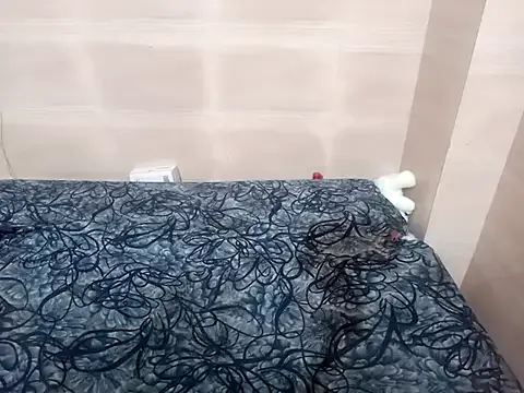 zui_lu – webcam model profile photo Image 6