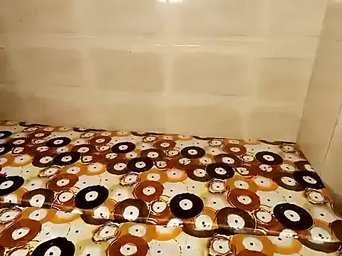 zui_lu – webcam model profile photo Image 7