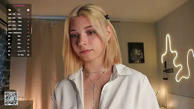 Adara – webcam model profile photo Image 8