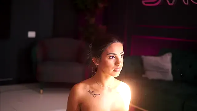 JulianaDeLaHoz – webcam model profile photo Image 9