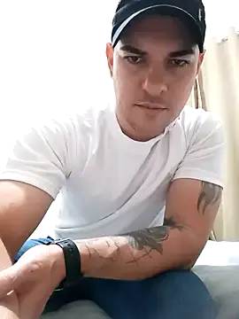 roouse – webcam model profile photo Image 2