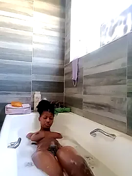 roouse – webcam model profile photo Image 10