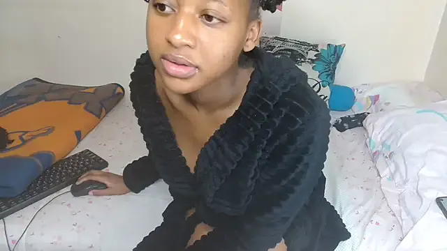 roouse – webcam model profile photo Image 2