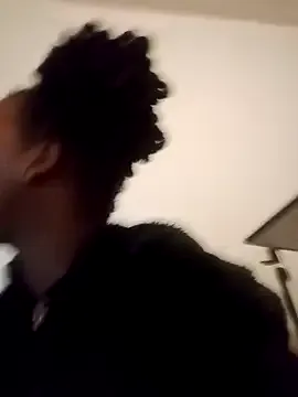 roouse – webcam model profile photo Image 4