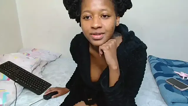 roouse – webcam model profile photo Image 8