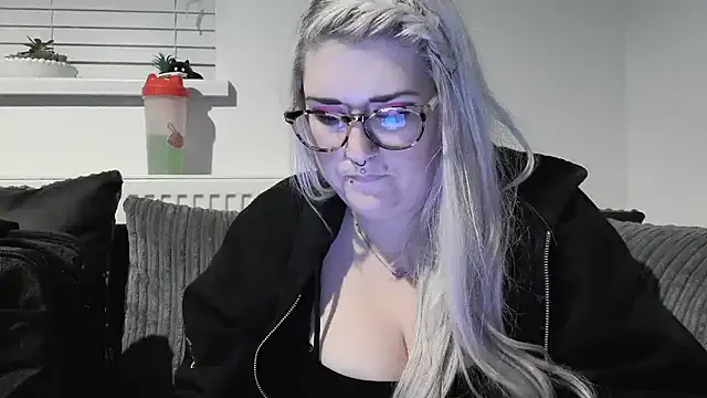 NANA_7 – webcam model profile photo Image 12