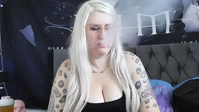 NANA_7 – webcam model profile photo Image 17