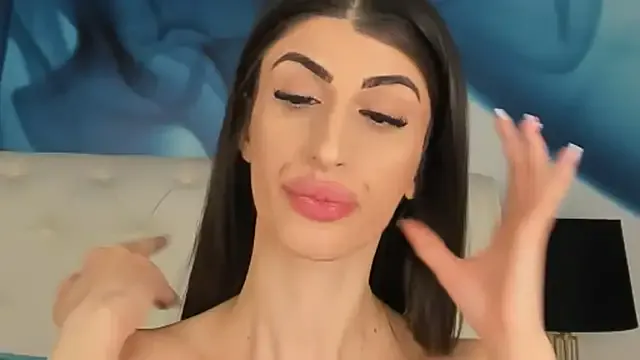 SkinnyDolly Image 2
