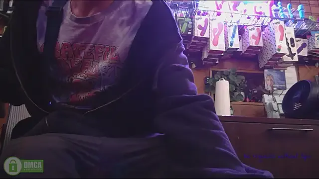 roouse – webcam model profile photo Image 10