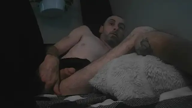 roouse – webcam model profile photo Image 17
