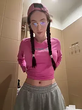  – webcam model profile photo Image 19