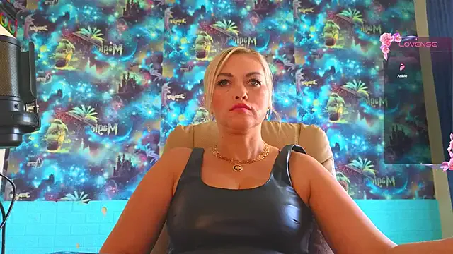 Yui-Ch – webcam model profile photo Image 9