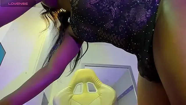 Luana_26 – webcam model profile photo Image 9