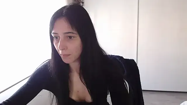 _Alicee_1 – webcam model profile photo Image 3