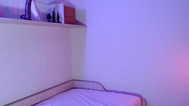 _Alicee_1 – webcam model profile photo Image 5