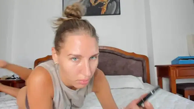 Sofiyaa_39 – webcam model profile photo Image 10