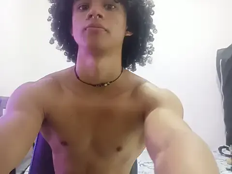 roouse – webcam model profile photo Image 7